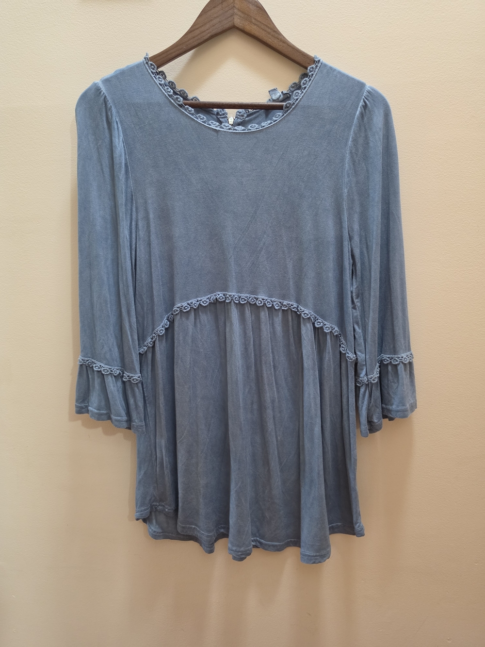 POL Boho Acid Wash Lace Trim Babydoll Tunic Top Blue Bell Sleeve M Fairycore